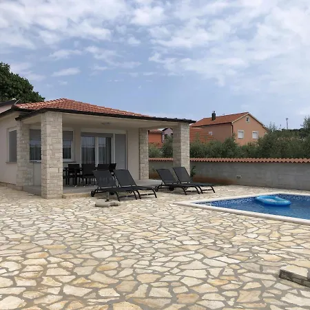 Gecko Semesterbostad Medulin